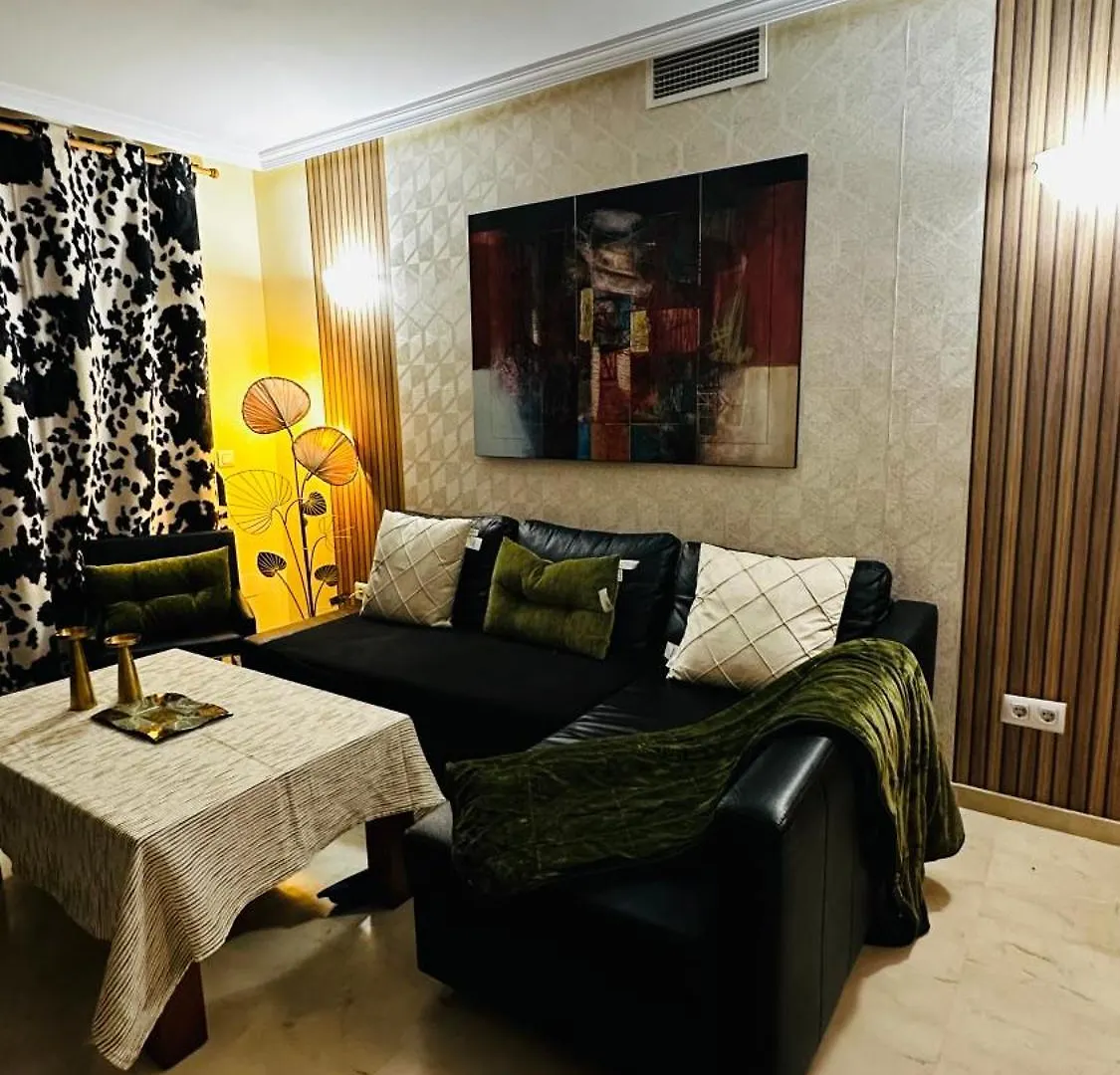 Luxurious Holiday Home In 贝纳阿维斯