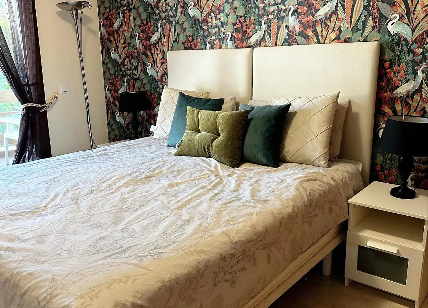 Luxurious Holiday Home In 贝纳阿维斯