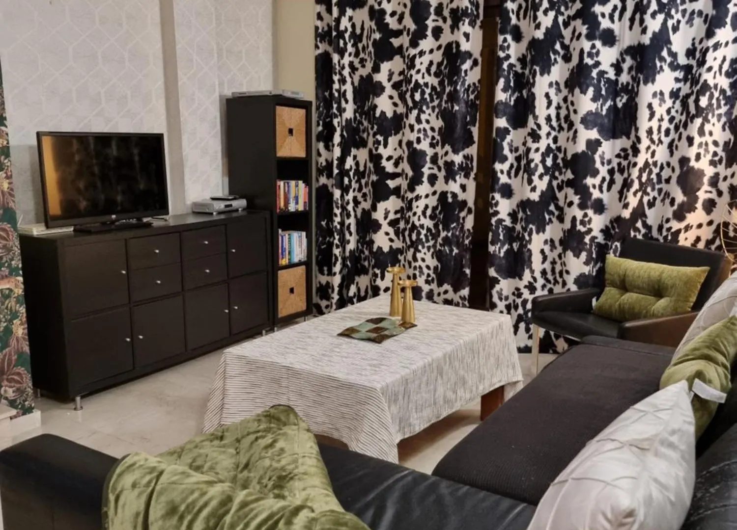 Luxurious Holiday Home In 贝纳阿维斯
