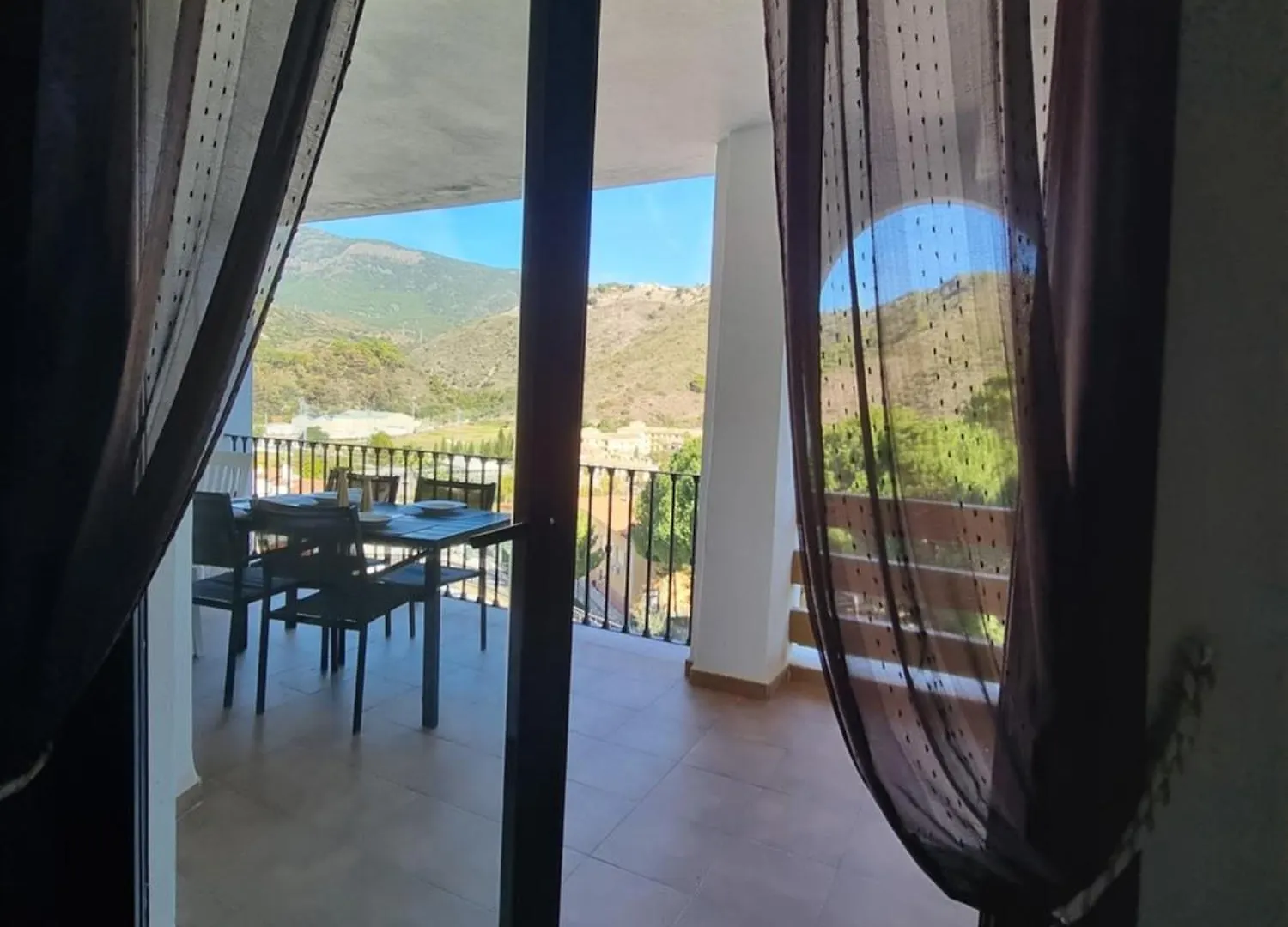 Luxurious Holiday Home In 贝纳阿维斯
