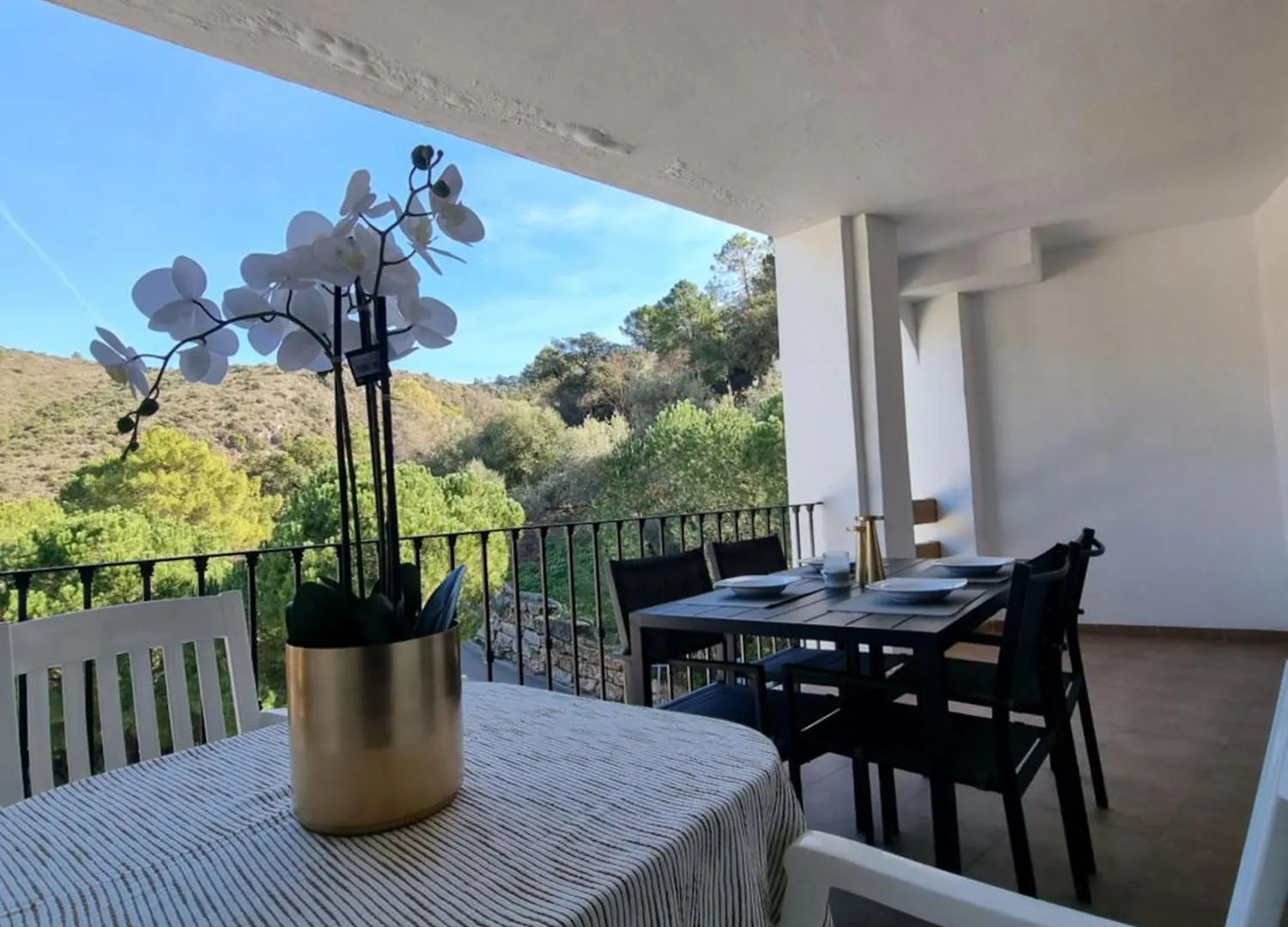 Luxurious Holiday Home In 贝纳阿维斯