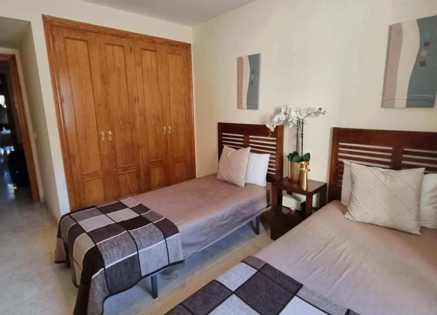 Luxurious Holiday Home In 贝纳阿维斯