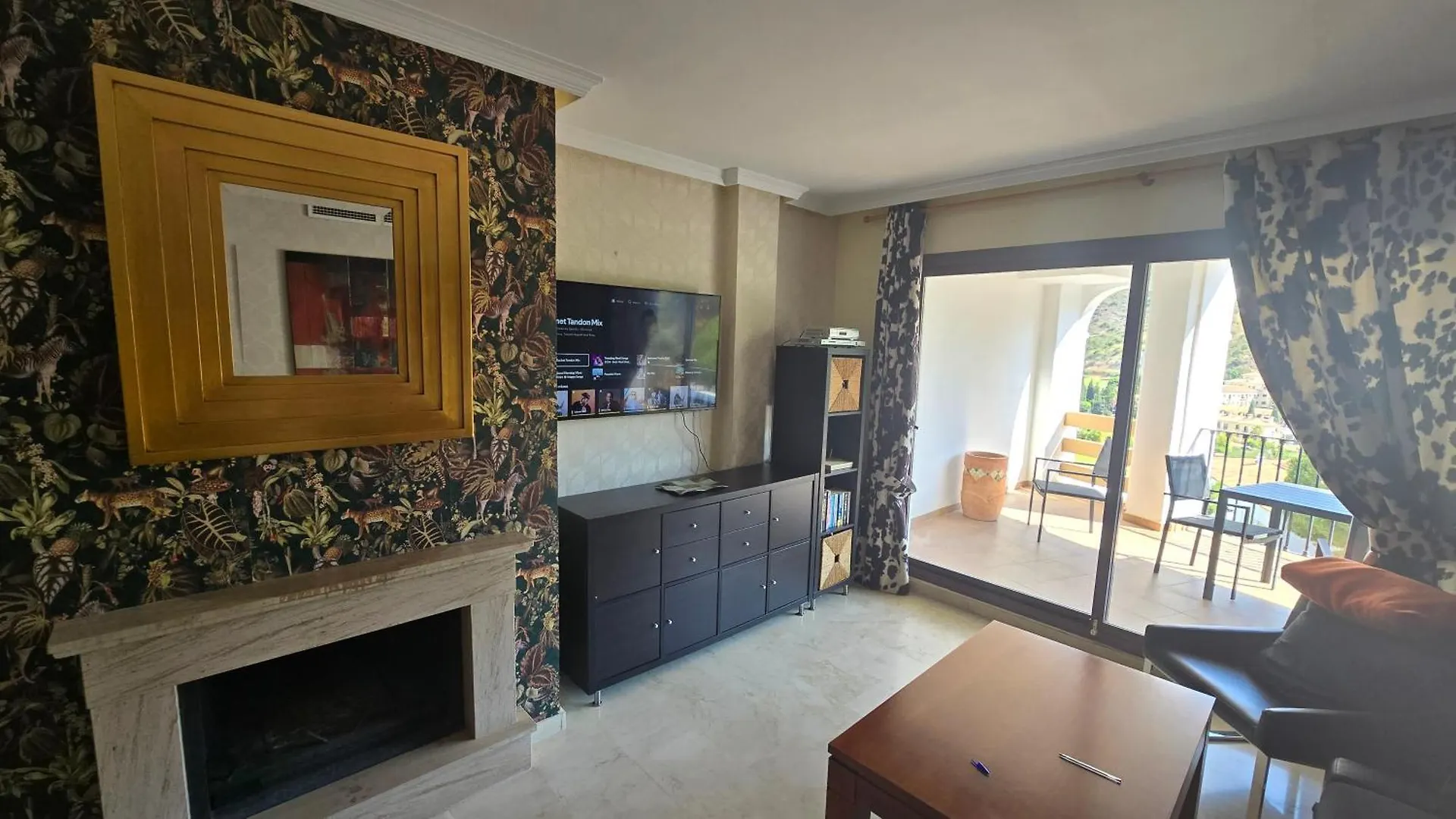 Luxurious Holiday Home In 贝纳阿维斯